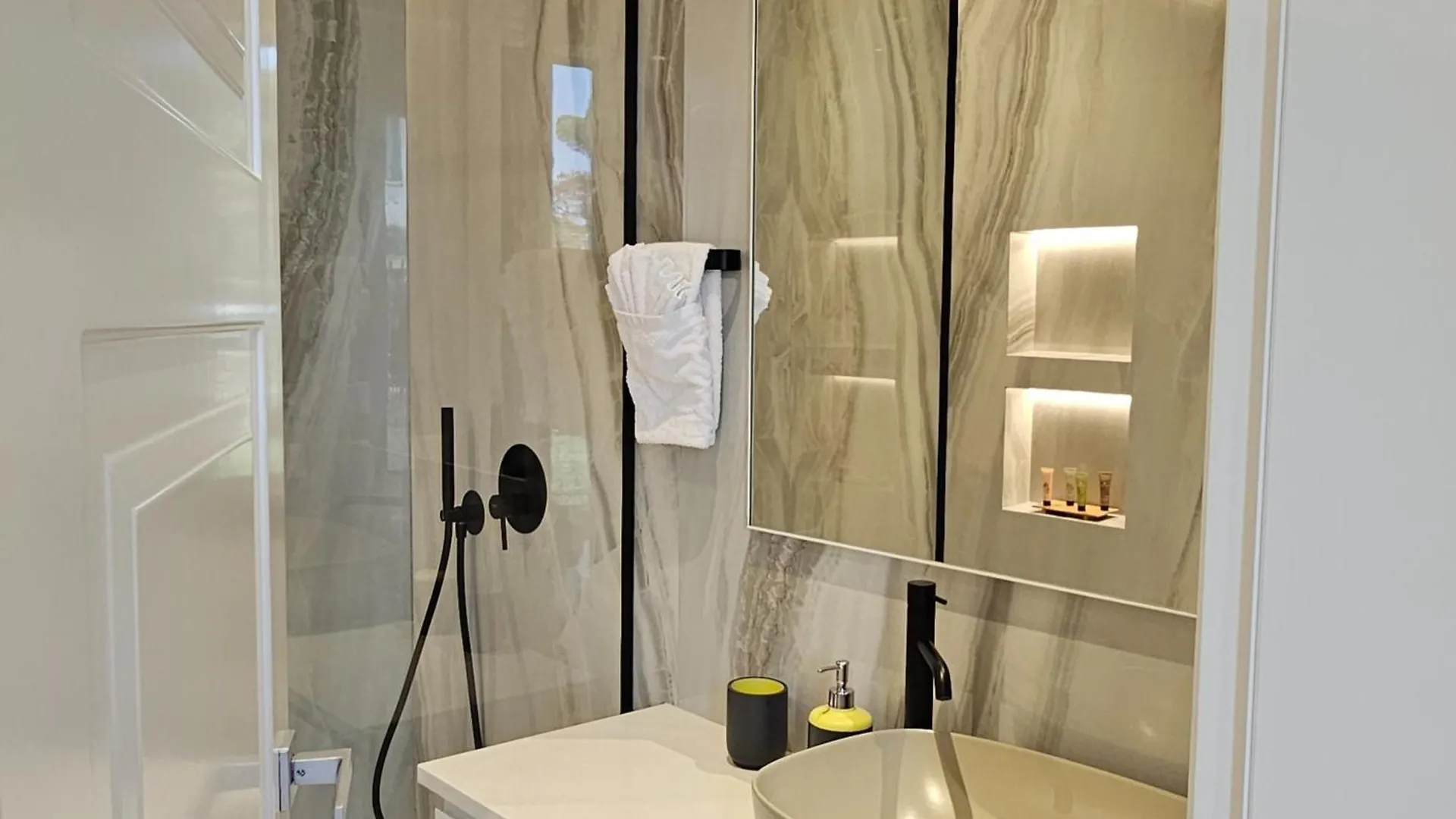 Luxury Villa With Private Pool Durrës